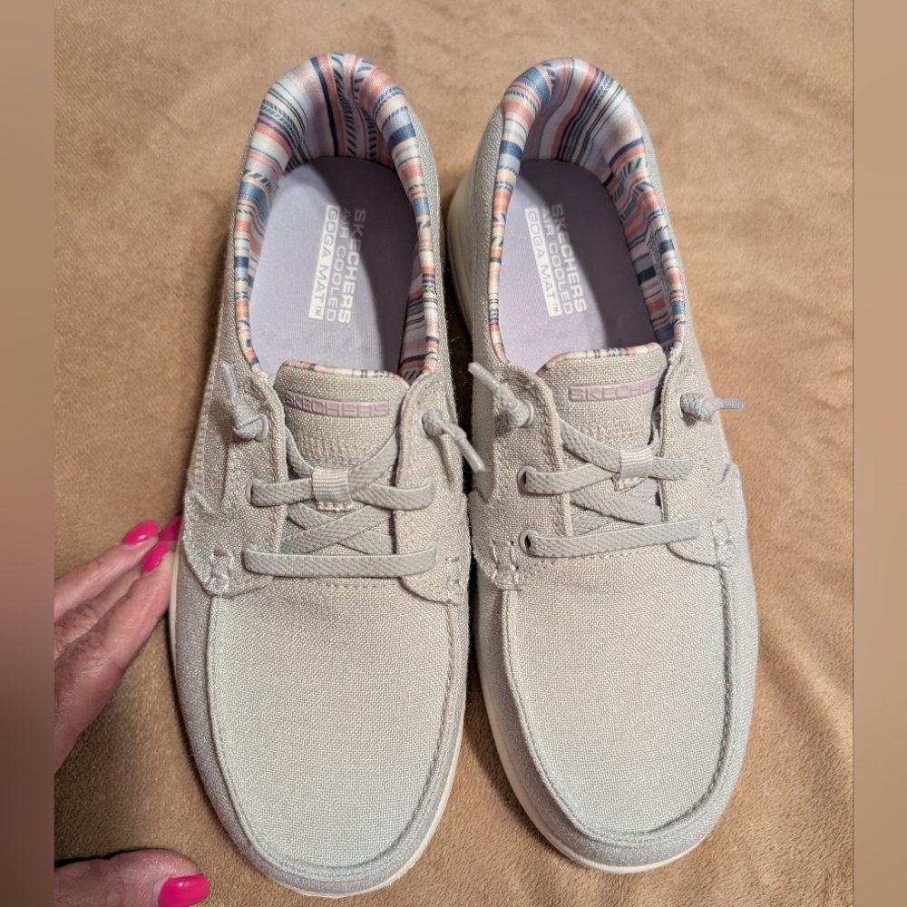 Skechers Ladies Flex Comfort In A Soft Gray NWOT